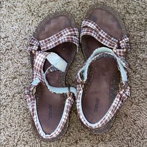 tevas plaid wedges